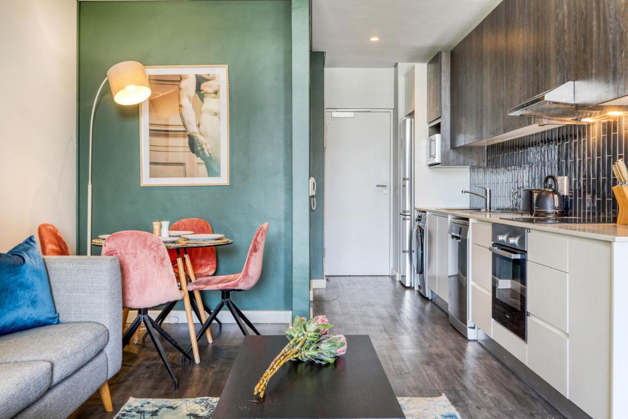 Backup-Powered Colourfull City Balcony Apartment Kapstaden Eksteriør billede
