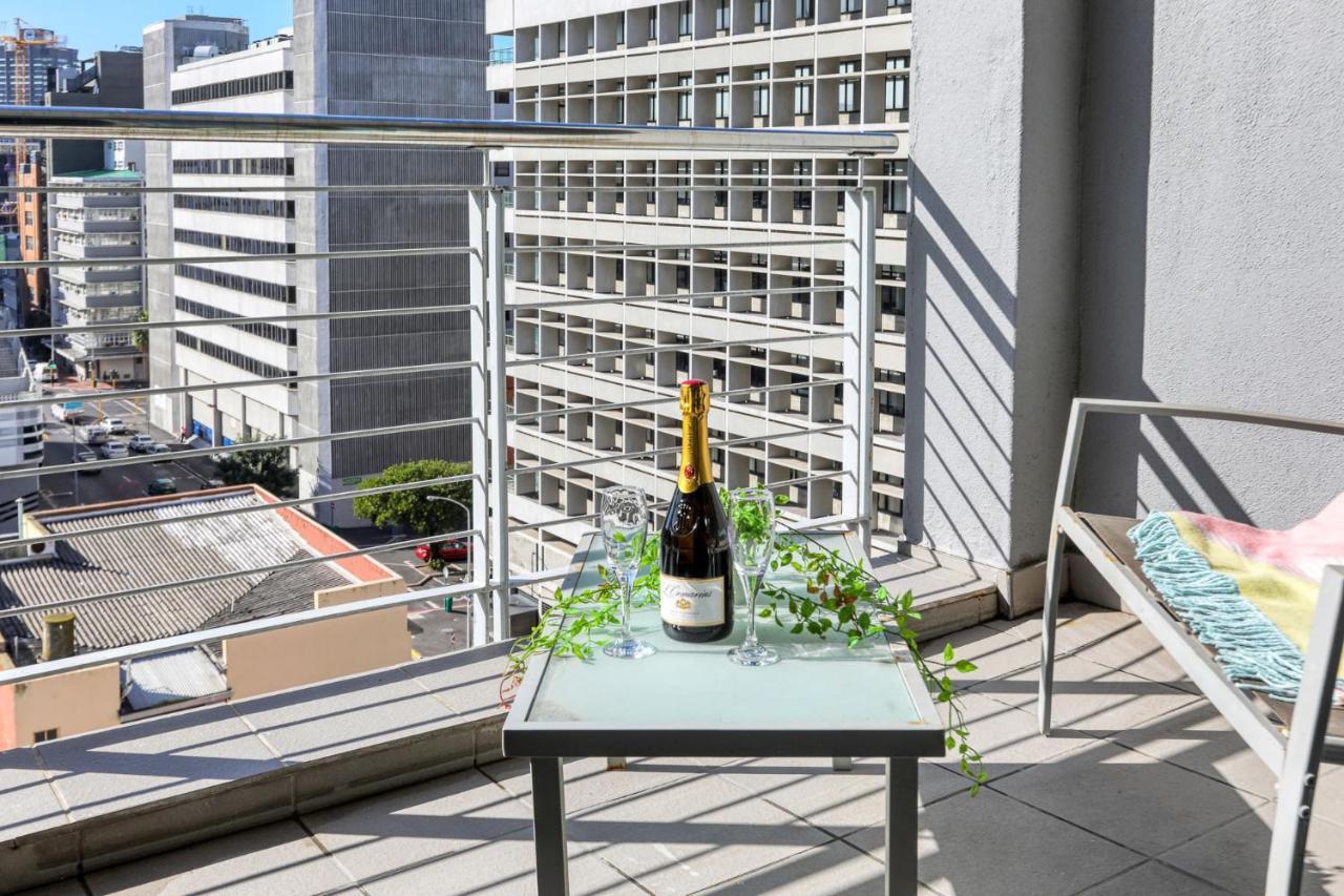 Backup-Powered Colourfull City Balcony Apartment Kapstaden Eksteriør billede